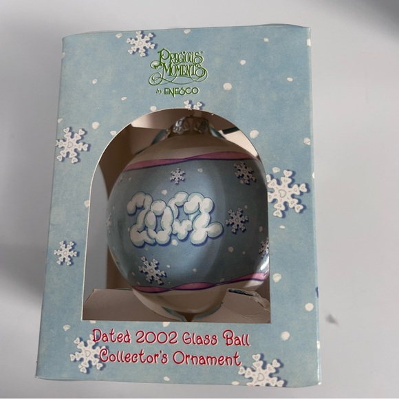 Enesco Precious Moment 2002 glass ball ornament - BABY GIRL’S FIRST CHRISTMAS - Picture 7 of 9